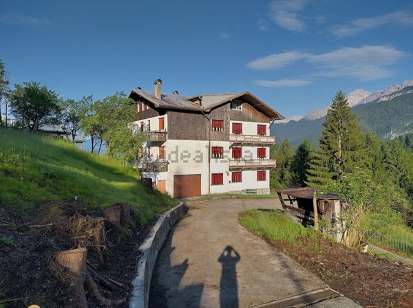 casa indipendente in vendita a Vigo di Cadore in zona Laggio