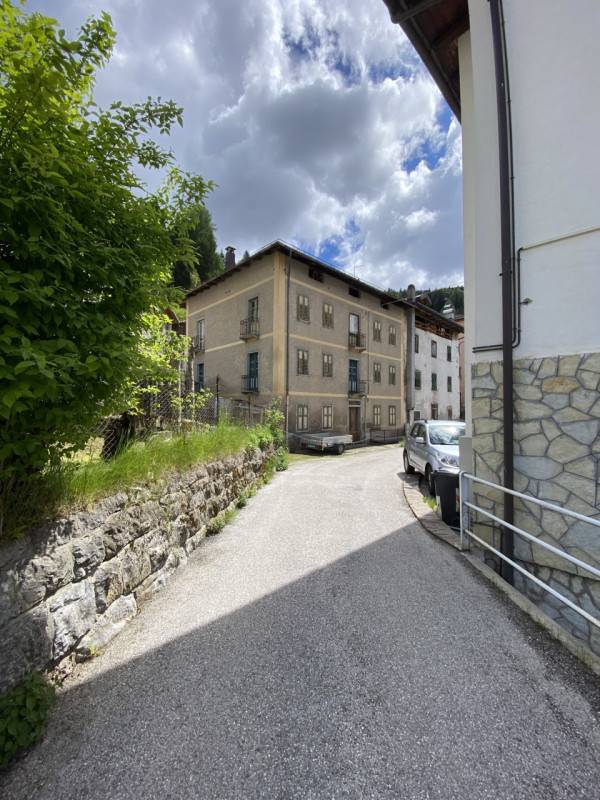 intera palazzina in vendita a Vigo di Cadore in zona Laggio