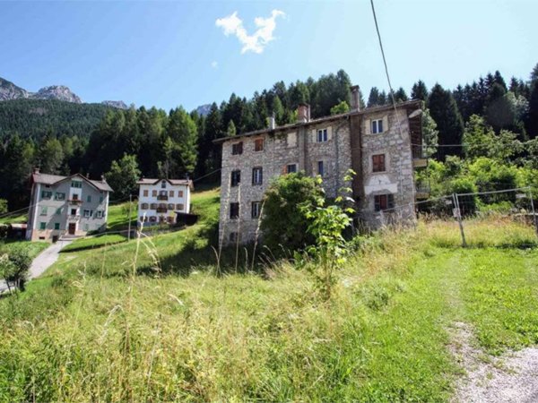 intera palazzina in vendita a Vigo di Cadore in zona Laggio