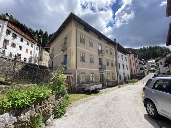 intera palazzina in vendita a Vigo di Cadore in zona Laggio
