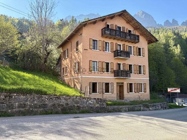 casa indipendente in vendita a Voltago Agordino in zona Frassenè