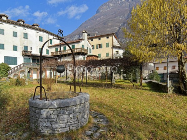 casa indipendente in vendita a Longarone in zona Castellavazzo