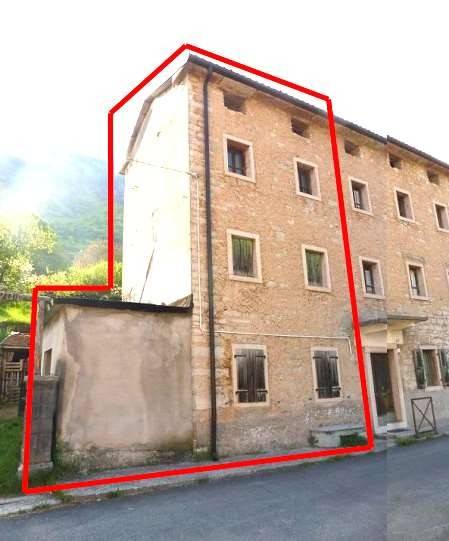 casa indipendente in vendita a Longarone in zona Podenzoi