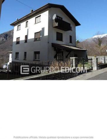 appartamento in vendita a Longarone in zona Provagna