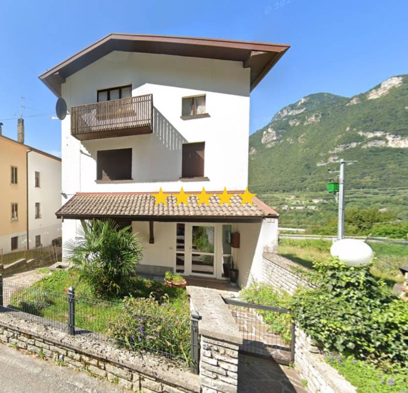 appartamento in vendita a Longarone in zona Provagna
