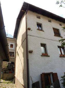 casa semindipendente in vendita a Longarone in zona Podenzoi