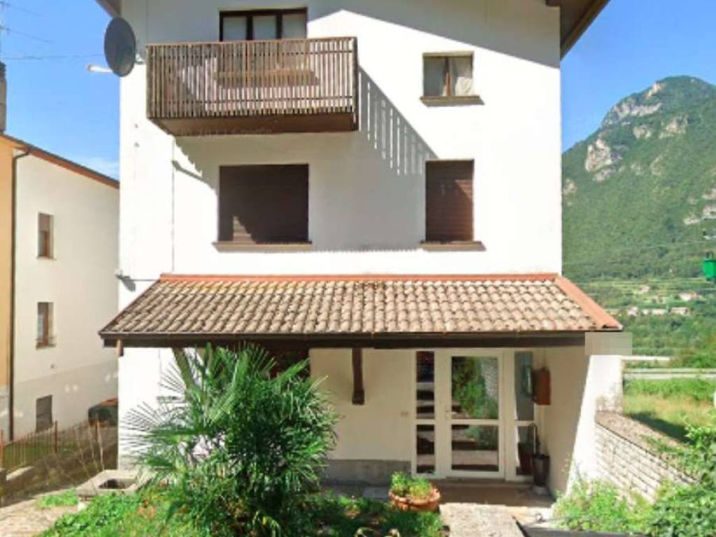 appartamento in vendita a Longarone in zona Provagna