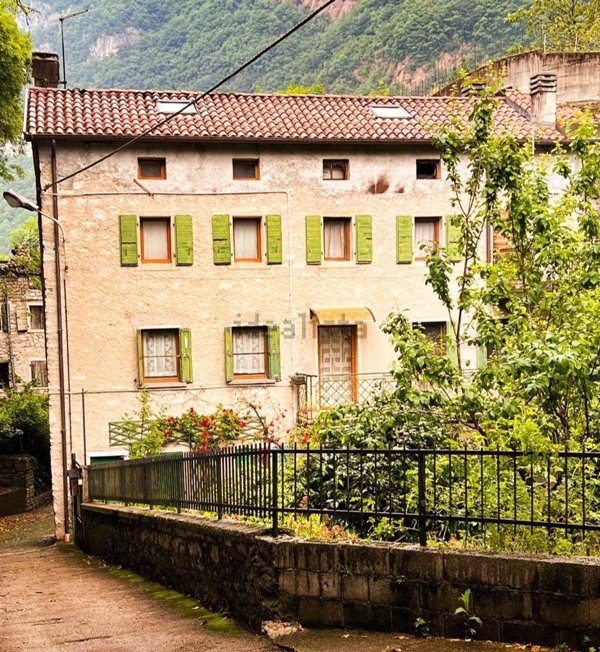casa indipendente in vendita a Longarone in zona Castellavazzo