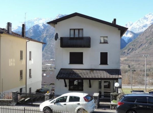 appartamento in vendita a Longarone in zona Provagna
