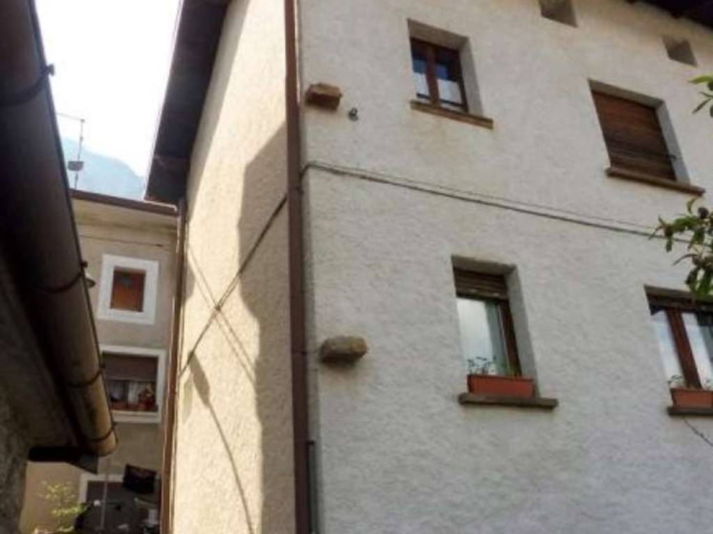 casa semindipendente in vendita a Longarone in zona Podenzoi