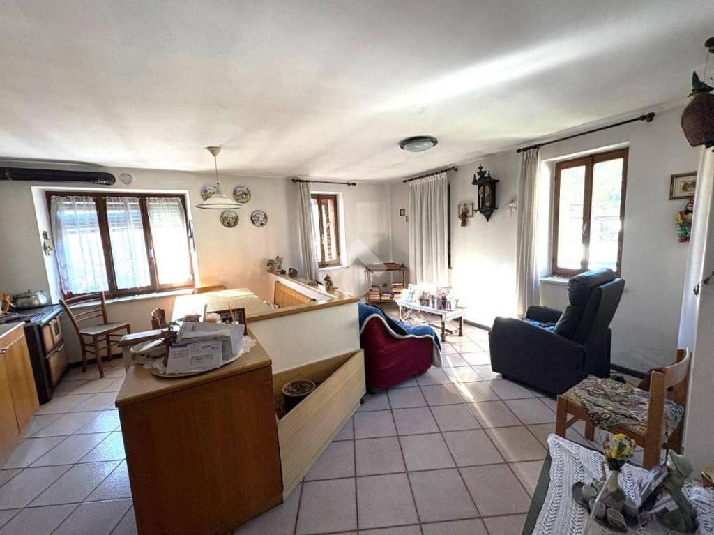 casa indipendente in vendita a Longarone in zona Castellavazzo
