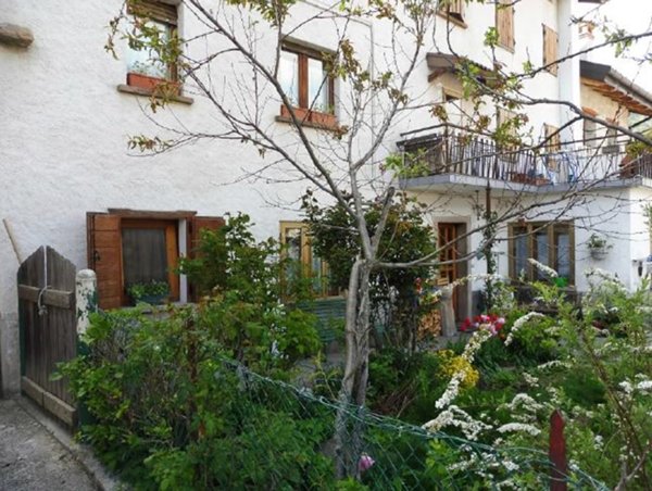 casa semindipendente in vendita a Longarone in zona Podenzoi