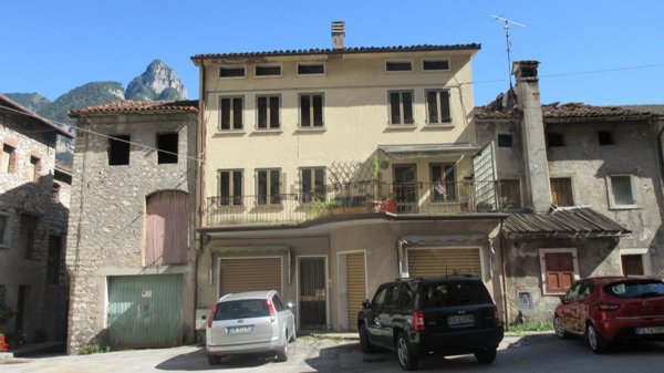 casa indipendente in vendita a Longarone in zona Fortogna