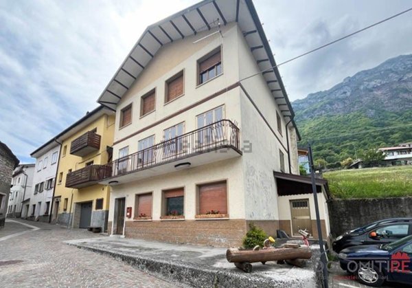 casa indipendente in vendita a Longarone in zona Podenzoi
