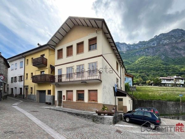 casa indipendente in vendita a Longarone in zona Podenzoi