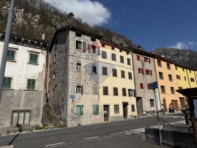 casa semindipendente in vendita a Longarone in zona Castellavazzo