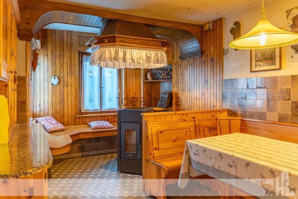 casa indipendente in vendita a Longarone in zona Provagna