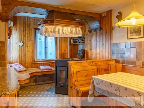 casa indipendente in vendita a Longarone in zona Provagna