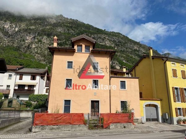 casa indipendente in vendita a Longarone in zona Fortogna