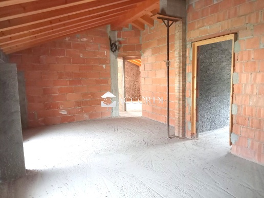 casa indipendente in vendita a Longarone in zona Dogna