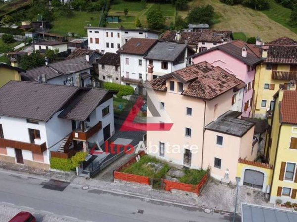 casa indipendente in vendita a Longarone in zona Fortogna