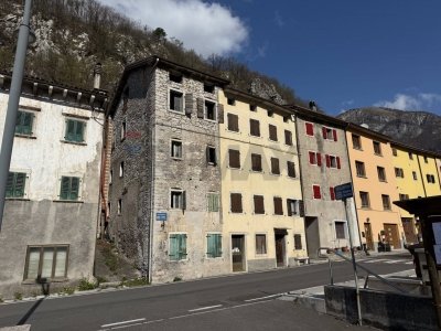 casa indipendente in vendita a Longarone in zona Castellavazzo