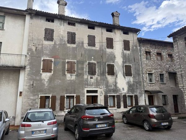 casa indipendente in vendita a Longarone in zona Fortogna