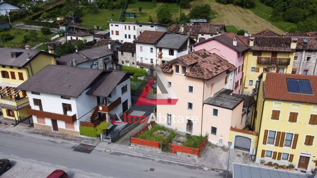 casa indipendente in vendita a Longarone in zona Fortogna