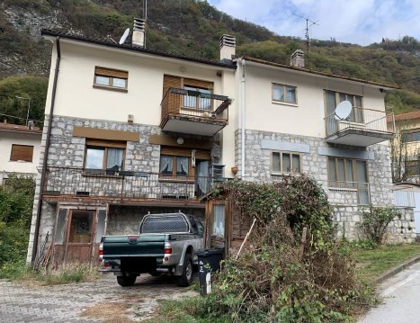 casa indipendente in vendita a Longarone