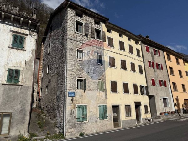 casa indipendente in vendita a Longarone in zona Castellavazzo