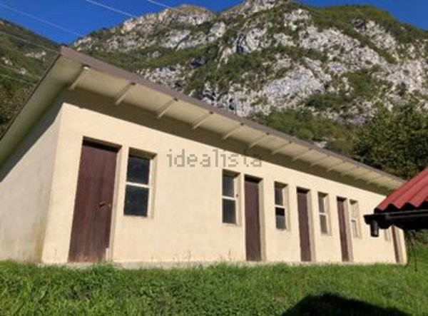 casa indipendente in vendita a Longarone in zona Castellavazzo