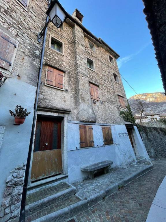 casa indipendente in vendita a Longarone in zona Castellavazzo