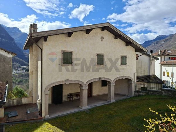 casa indipendente in vendita a Longarone in zona Castellavazzo