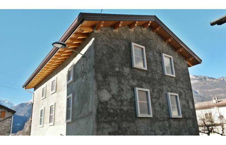 casa indipendente in vendita a Longarone in zona Dogna