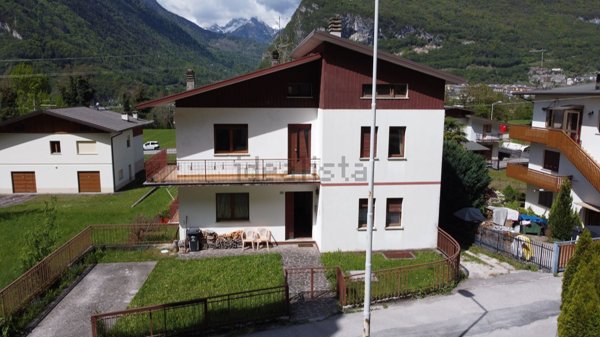 casa indipendente in vendita a Longarone in zona Dogna