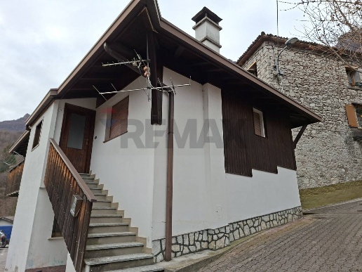 casa indipendente in vendita a Longarone in zona Olantreghe