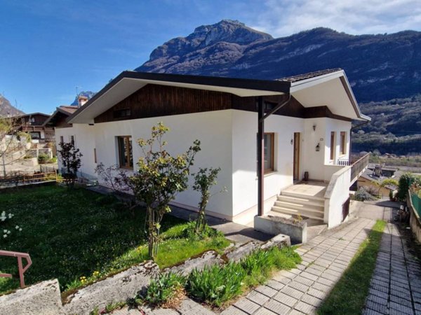 casa indipendente in vendita a Longarone