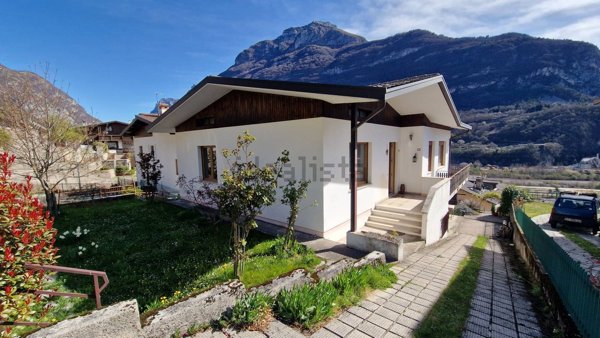 casa indipendente in vendita a Longarone in zona Pirago-Muda Maè