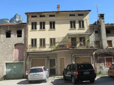 casa indipendente in vendita a Longarone in zona Fortogna