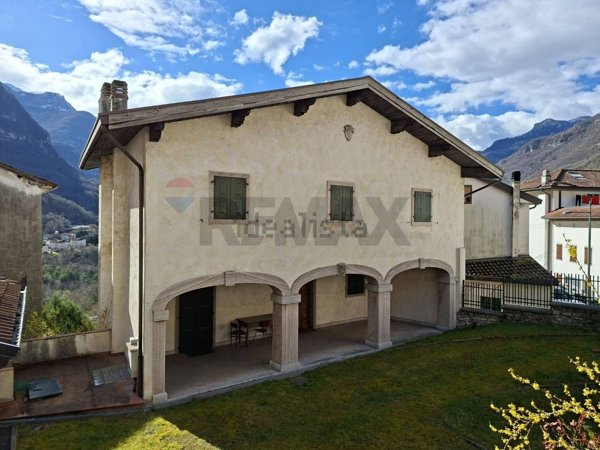 casa indipendente in vendita a Longarone in zona Castellavazzo