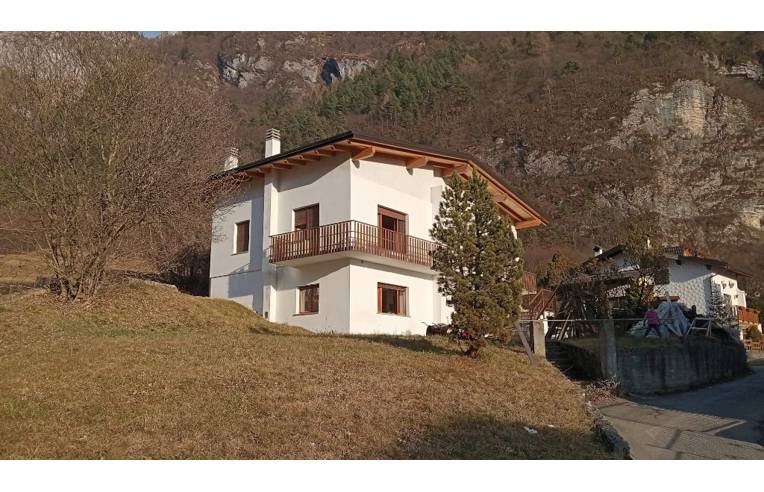 appartamento in vendita a Longarone in zona Provagna
