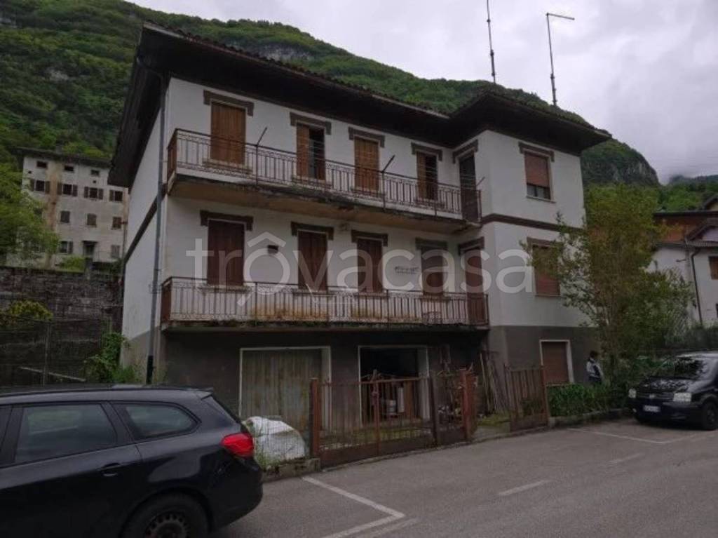 appartamento in vendita a Longarone in zona Codissago