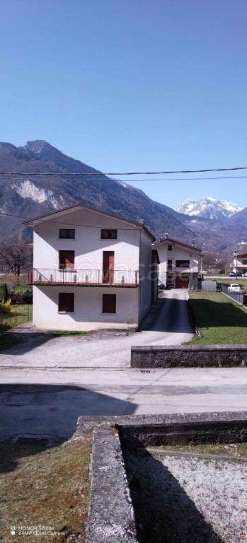 casa indipendente in vendita a Longarone in zona Dogna