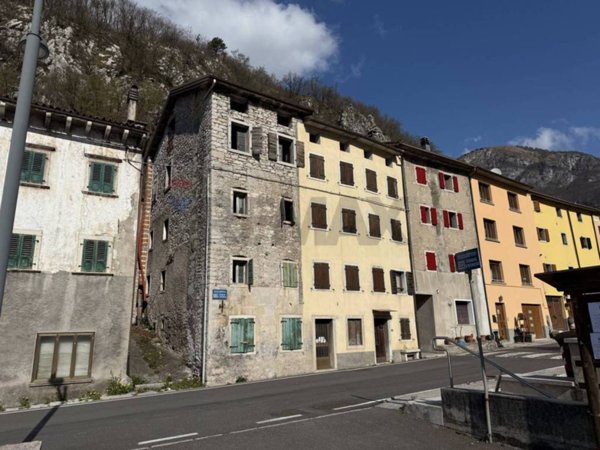 villa in vendita a Longarone in zona Castellavazzo