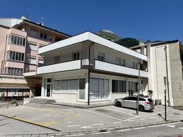 negozio in vendita a Longarone in zona Pirago-Muda Maè