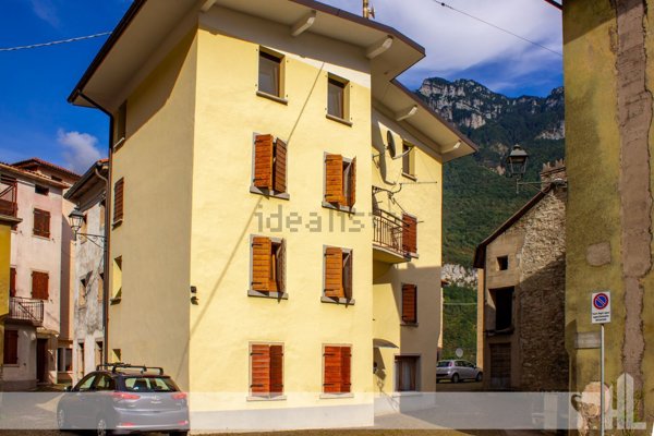 casa indipendente in vendita a Longarone in zona Olantreghe