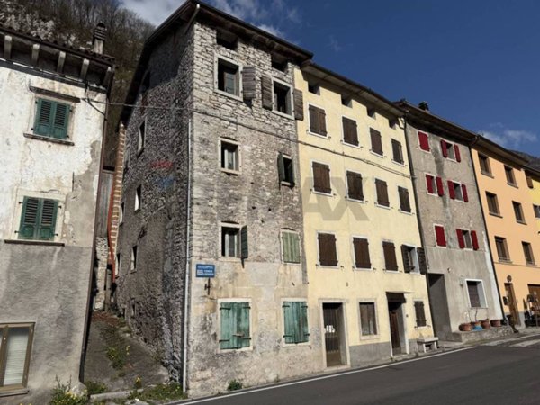 casa indipendente in vendita a Longarone in zona Castellavazzo