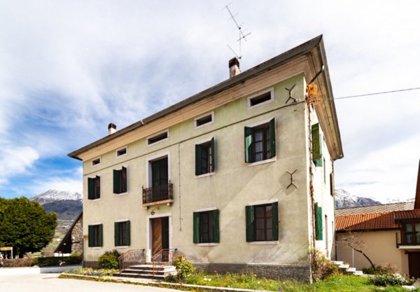 casa indipendente in vendita ad Alpago in zona Pieve d'Alpago