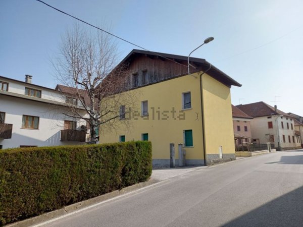 casa indipendente in vendita ad Alpago in zona Pieve d'Alpago