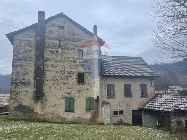 casa indipendente in vendita ad Alpago in zona Puos d'Alpago